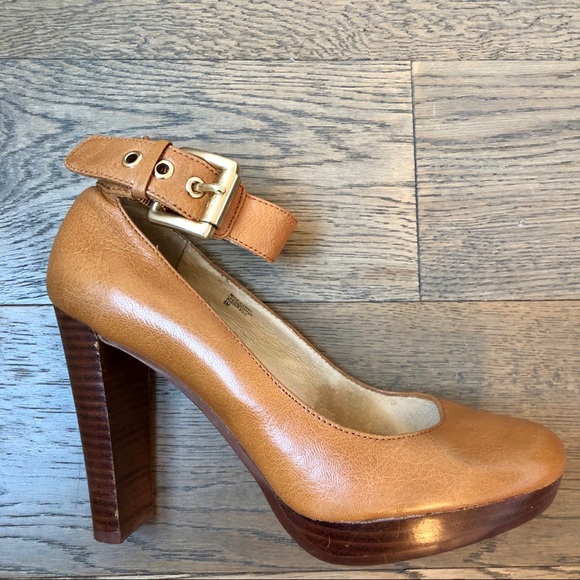 Michael Kors Tan Heels - Picture 2 of 3